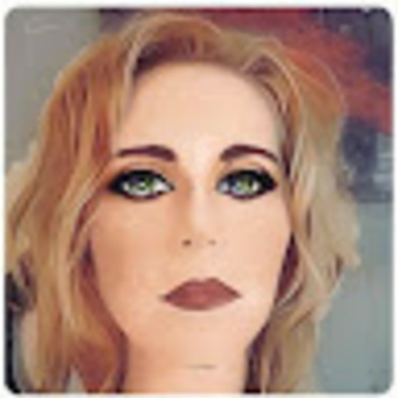 Meet your Posher, Holly - Picture 1 of 1